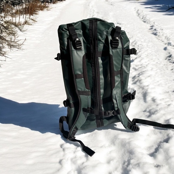 Oakley Other - NWT Oakley Road Trip Duffle Bag 50L